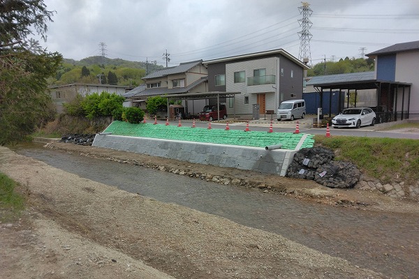 水平自立積大型ブロック　レベロック