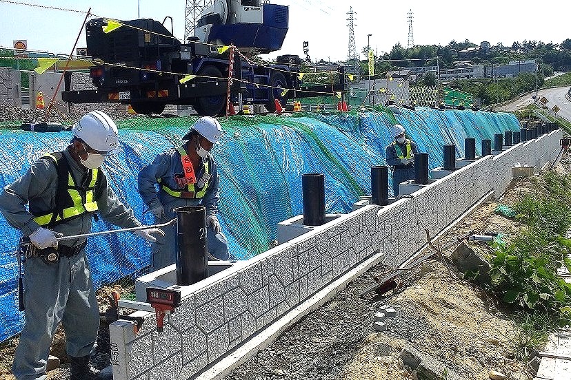 鋼管建込・パネル設置