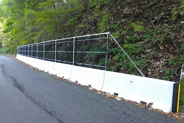 SRフェンス（岐阜県飛騨市川合町地内）