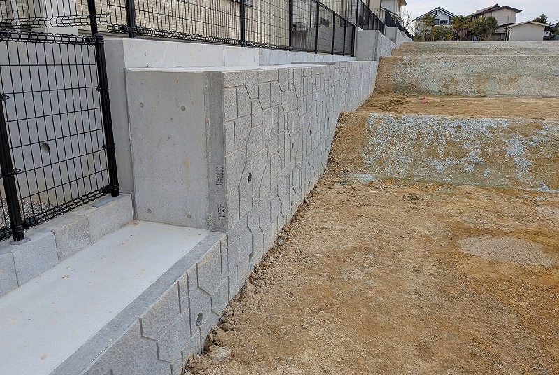 フーチングレス・パネルシリーズ擁壁「FLパネル工法」（愛知県日進市折戸町）